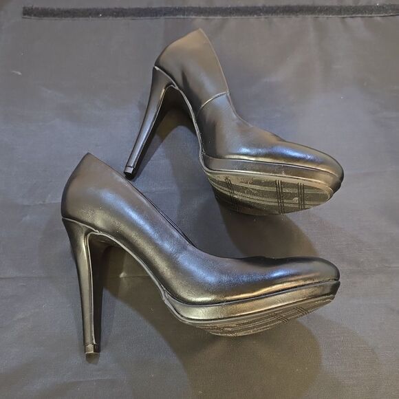 BRAND NEW LE CHATEAU ROUND-TOE HIGH HEEL STILETTOS PUMP - Picture 6 of 12